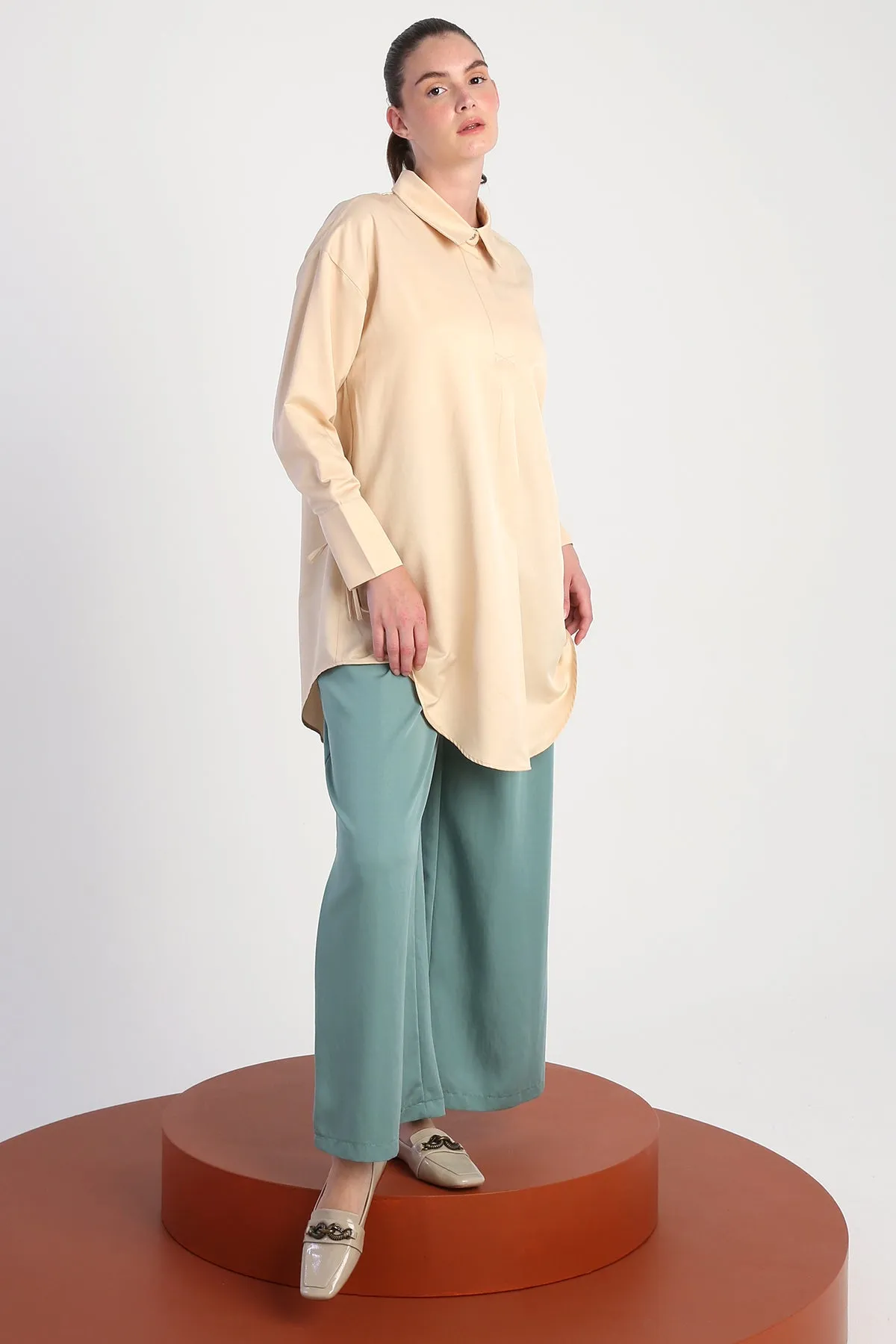 TLD Women Allday Beige Arm Lace-Up Pleated Tunic - Hartford